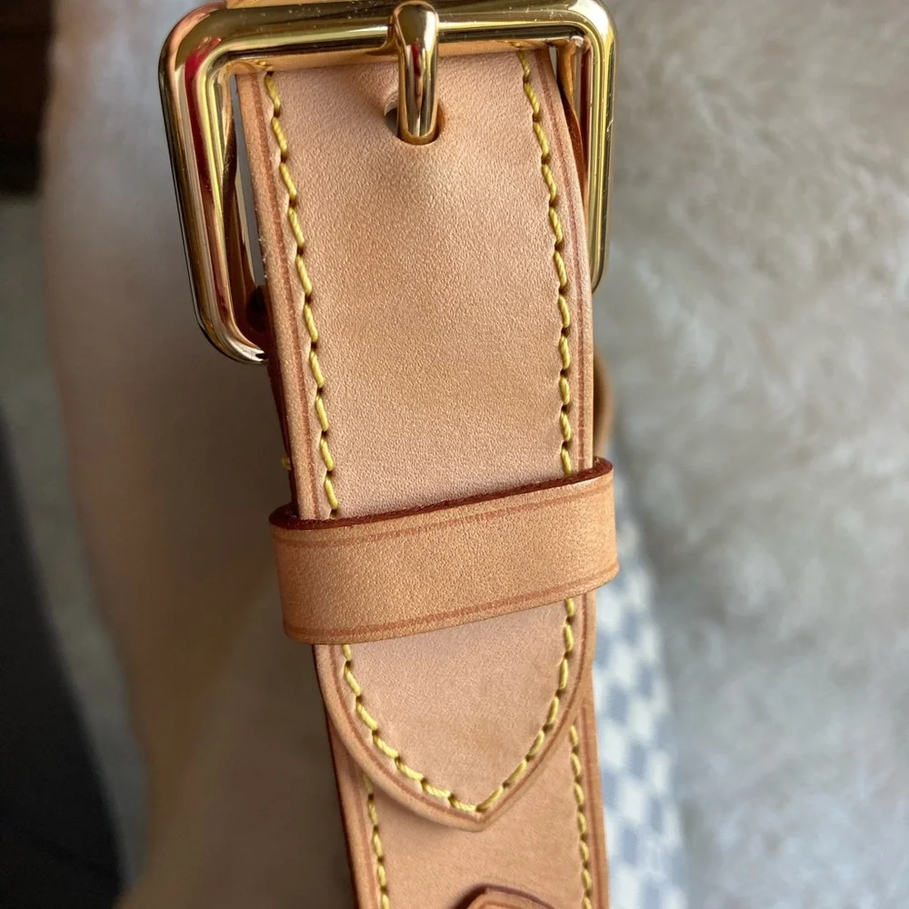 Louis Vuitton Azure Galleria PM - Picture 4 of 11